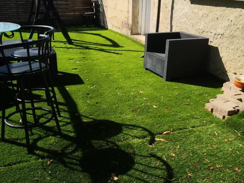 Terrasse du repaire des passions, un des gites bdsm de l'Antre Des Vices en Rhone-Alpes