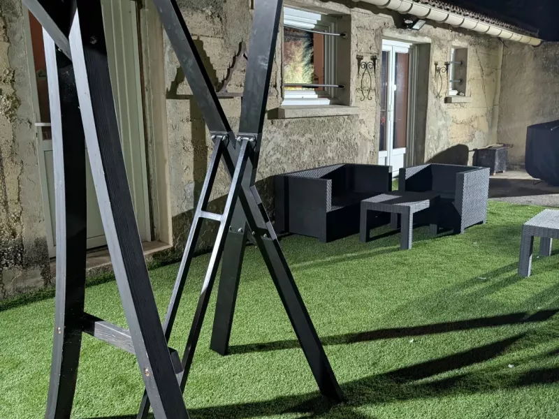 Une vue de la terrasse du repaire des passions, un des gites bdsm de l'Antre Des Vices en Rhone-Alpes